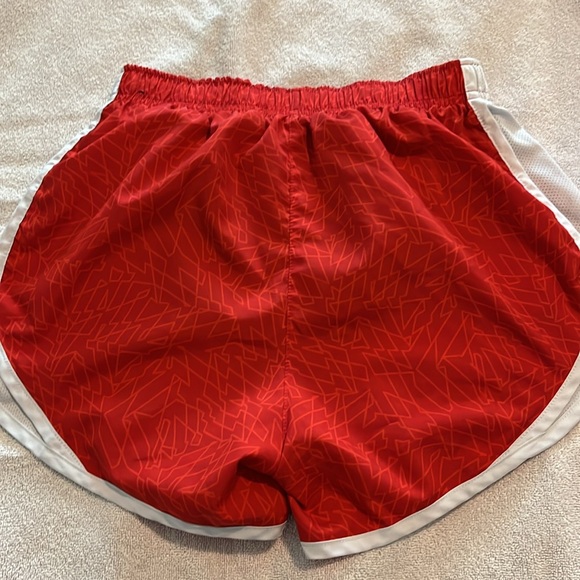 Nike UGA Shorts - Picture 2 of 3